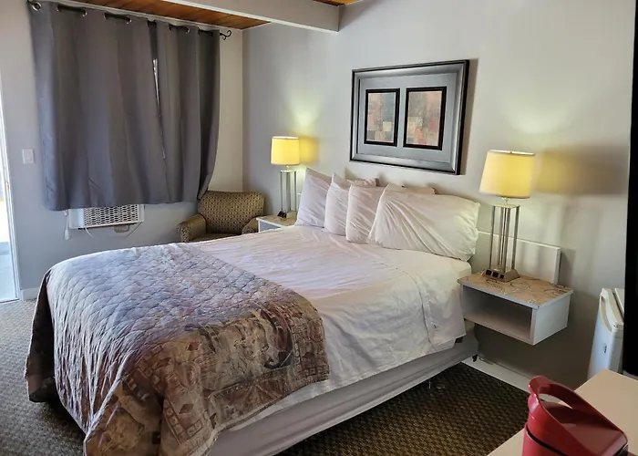 Pines Motel Sicamous