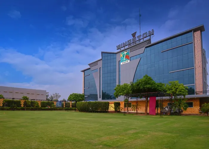 Wingston A Treehouse Hotel, Mathura