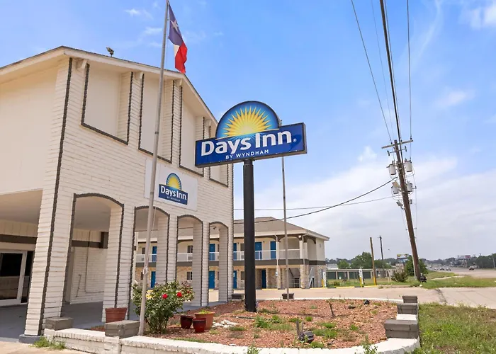 Days Inn By Wyndham Kenedy Karnes City