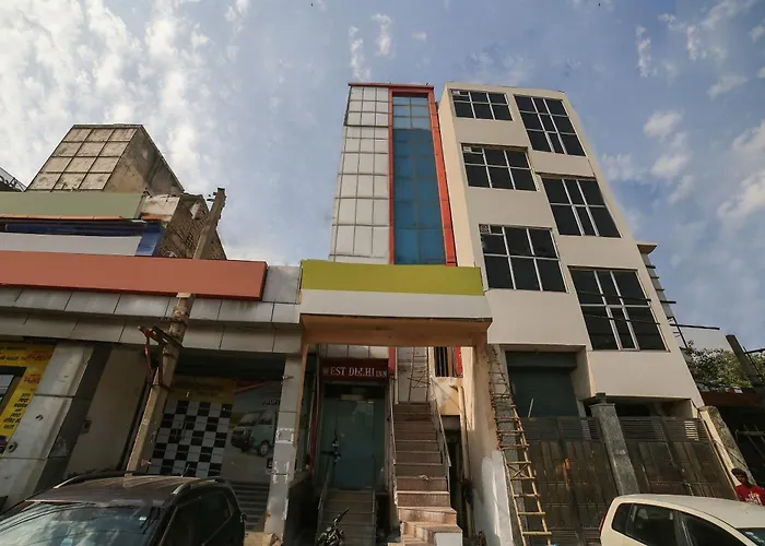Oyo Hotel West Delhi Inn Near Tdi Mall New Delhi