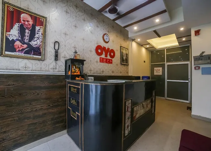 Oyo Hotel West Delhi Inn Near Tdi Mall New Delhi
