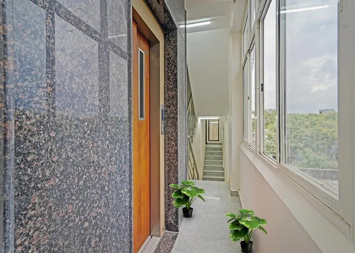 Townhouse Redfox Nungambakkam Near Apollo & Shankar Nethralaya Hospital Chennai