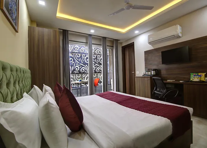 Limewood Stay Silver Studio Near Golf Course Road Gurgaon