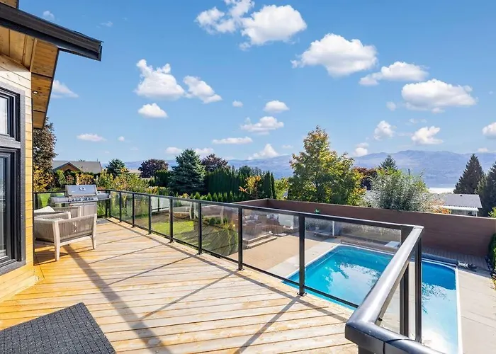 Luxurious 5 Bedroom House With Pool & Sauna West Kelowna