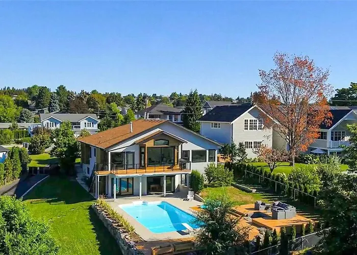 Luxurious 5 Bedroom House With Pool & Sauna West Kelowna