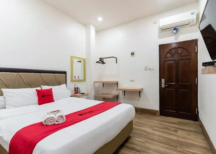 RedDoorz Plus @ Jalan Veteran Palembang