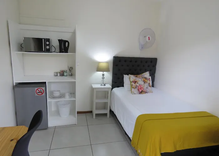 Cornerstone Guesthouse Alk Van Zyl Parow