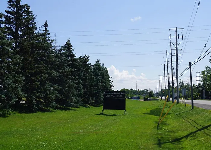 Pelican Guest House. Village Style Living. Spend Vacation Time In Eco Place! Fort Erie