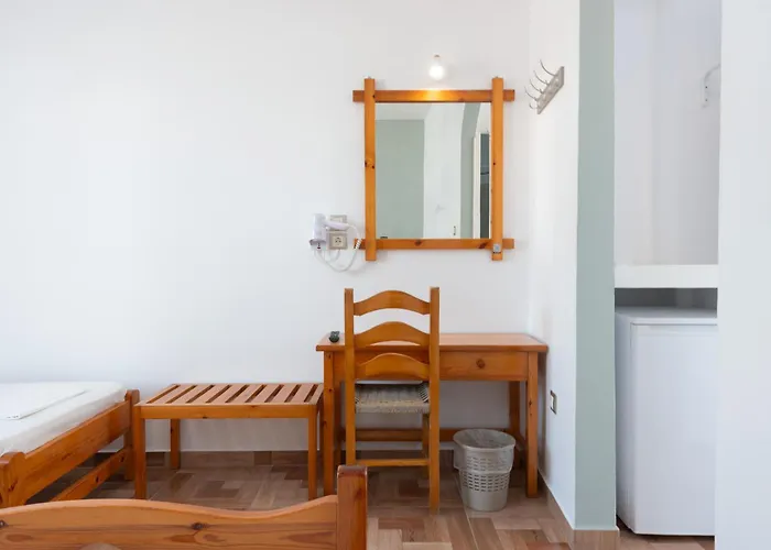 Aratos Hotel Parikia 
