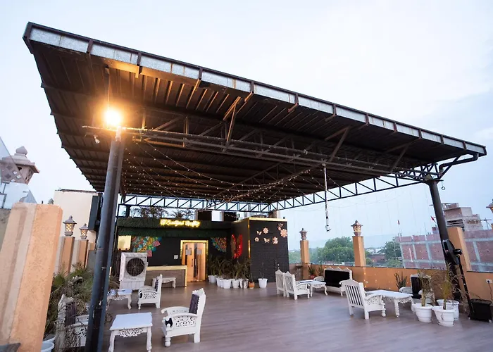 Hotel Radiance Courtyard Varanasi