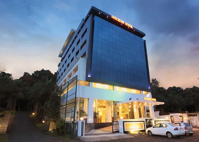 Holiday Vista Thekkady A Premium Hotel Near Periyar Wild Life Sanctuary With Sky View Pool