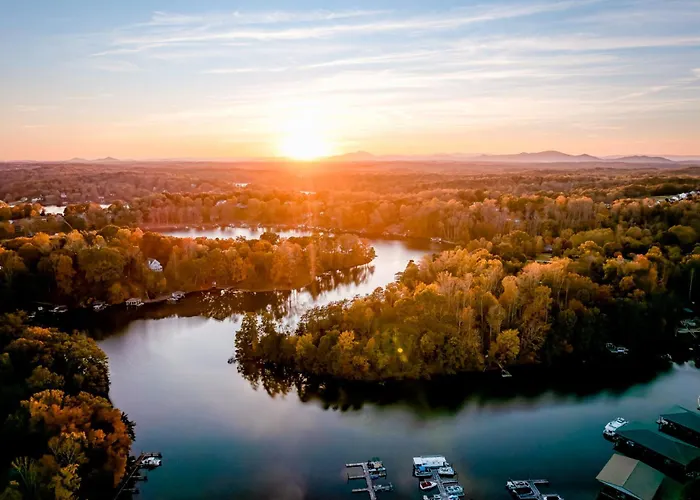 Halesford Harbour Resort - Smith Mountain Lake Moneta