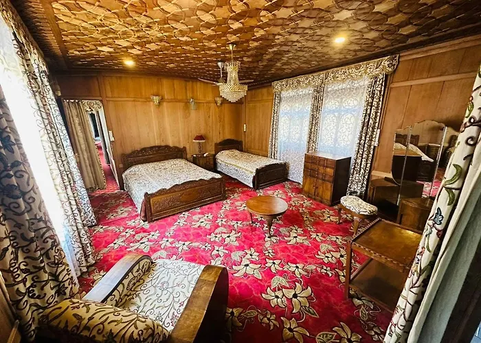 Houseboat New Pride Of Kashmir Hotel Srinagar 