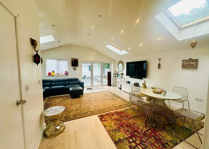 Beautiful Home In London With Easy Access To Central London Sutton 
