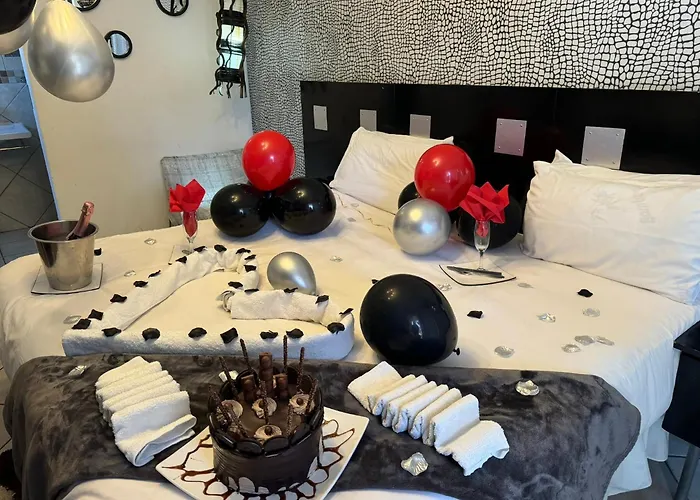 Africa Paradise - Or Tambo Airport Boutique Hotel Benoni