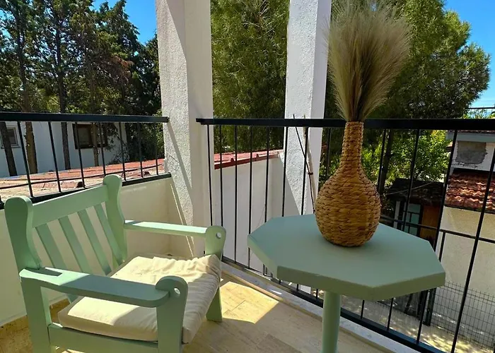 Monk Island Otel İzmir