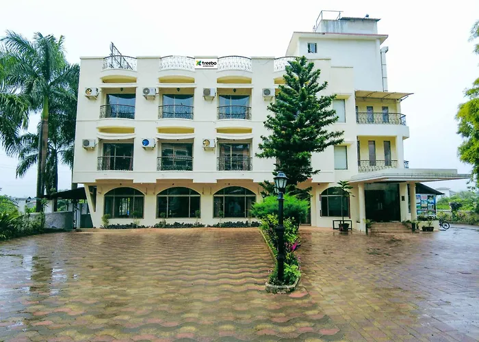 Treebo Reveniir Resort With Pool Lonavala