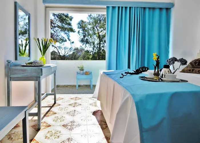 Pine Trees Art Hotel Ixia 