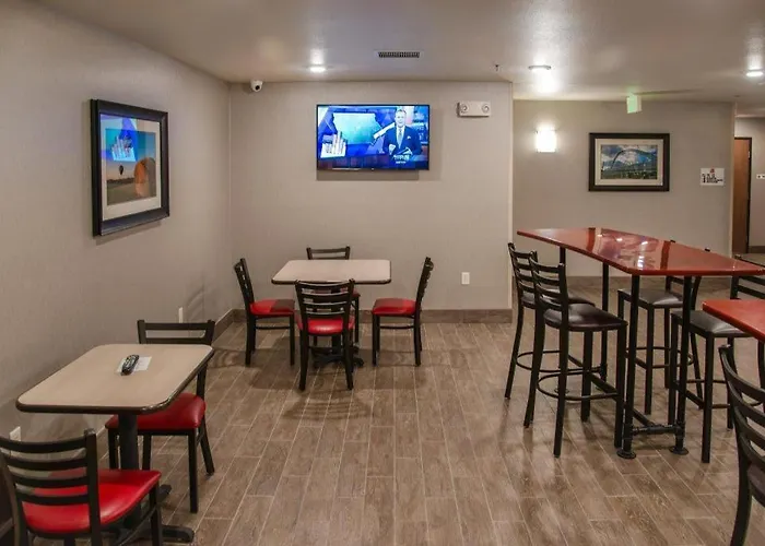 My Place Hotel Davenport Bettendorf