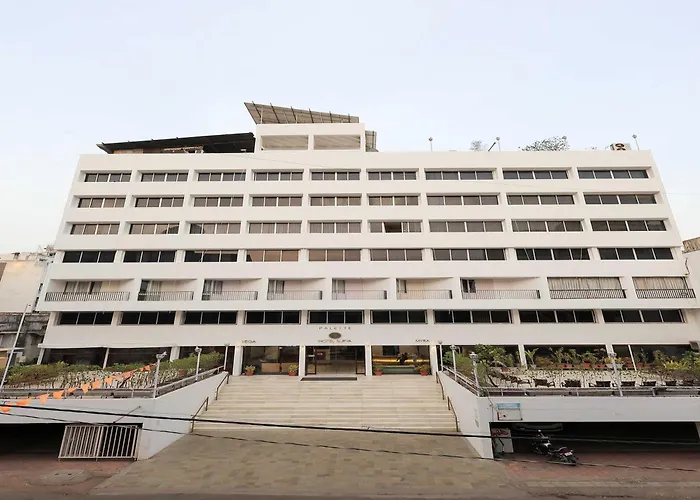 Palette Hotel Surya By Checkin Vadodara
