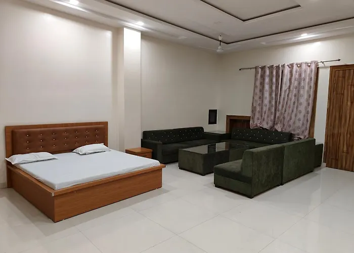 Guru Kripa Garden Hotel Govardhan