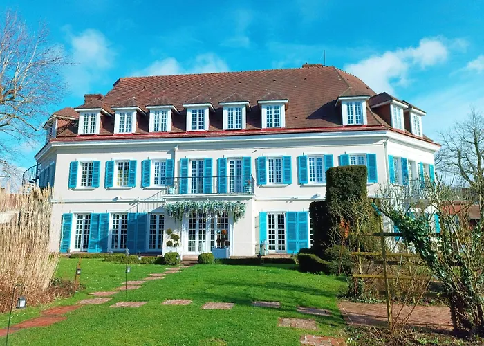 Chateau De Montreuil Montreuil 