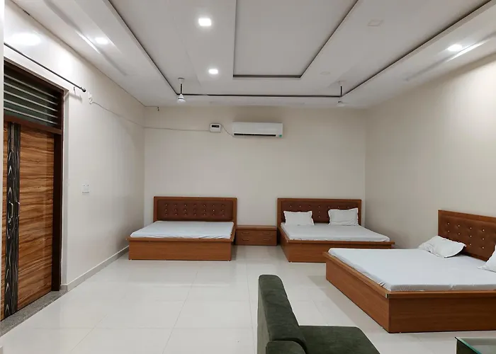 Guru Kripa Garden Hotel Govardhan