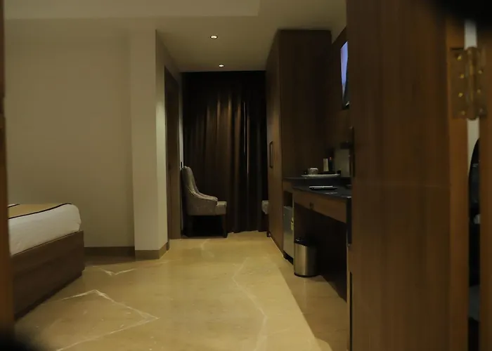 S.N.J Laxmi Dham Hotel Vrindavan