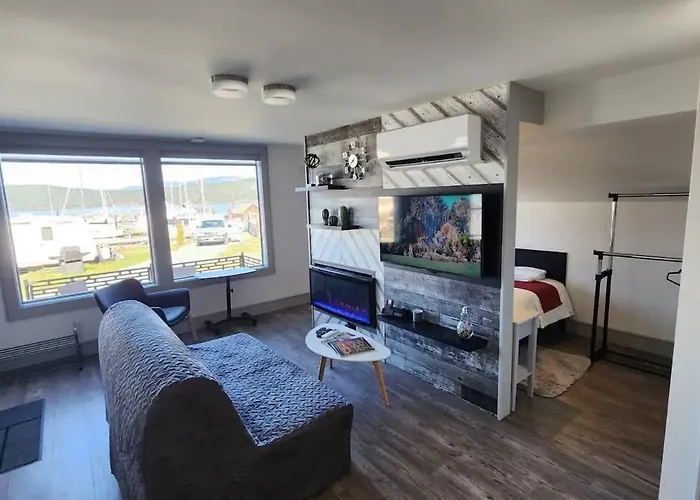 Paradise Marina 1 Bdr Cowichan Bay