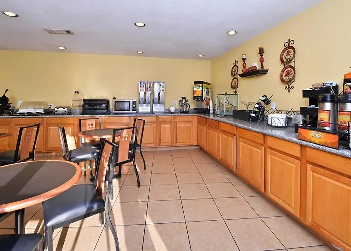 Xecutive Inn And Suites Center
