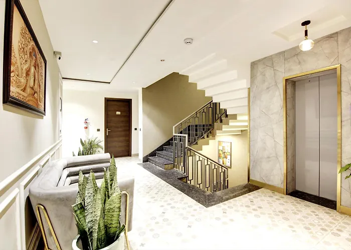 Saltstayz Premier - Cyber Hub Gurgaon