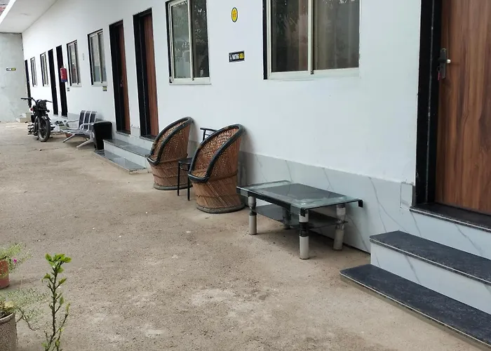 Maa Gayatri Dham Hotel Vrindāvan