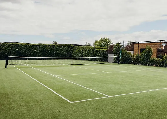 Pool & Tennis Court - Pinot Grove Martinborough