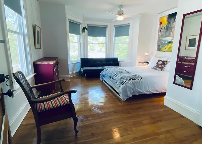 Au Loup, Maison Elegante Waterloo