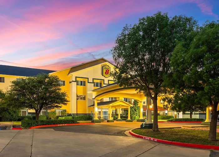 Super 8 By Wyndham Lubbock West Hotel