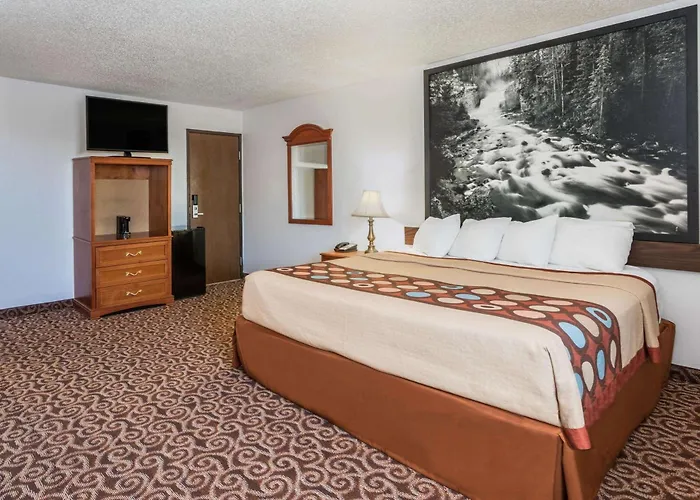 Super 8 By Wyndham Gillette Hotel