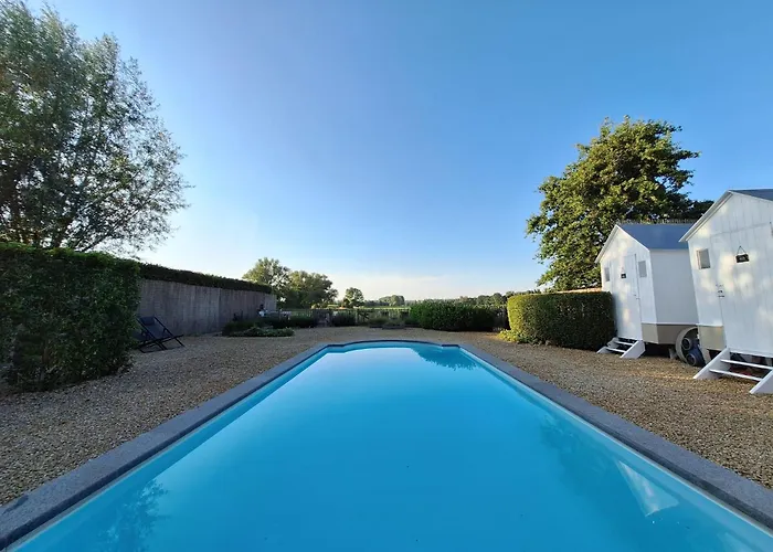 Casa-Cosi, Tourist & Business Suites & Flats With Reserved Parking And Private Terraces In Shared Garden With Seasonal Pool Included, Private Sauna Available Lokeren