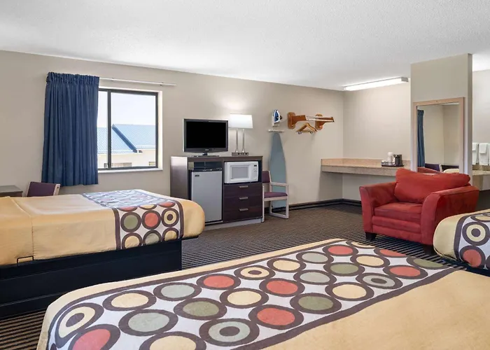 Super 8 By Wyndham Humboldt Hotel