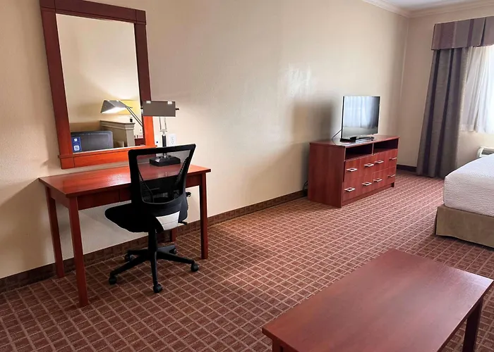 Ramada By Wyndham College Station Hotel