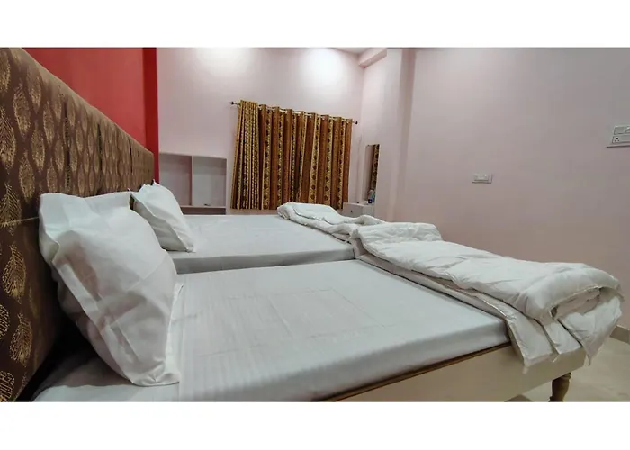 Premium Hotel - Shree Puram - Free Wi-Fi & Parking - Near The Shree Kashi Vishwanath Temple Varanasi