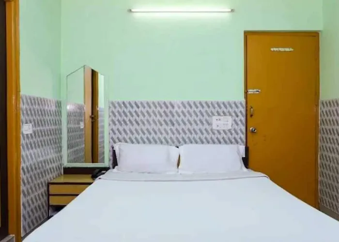 Pop Hotel Nand Palace Jhansi