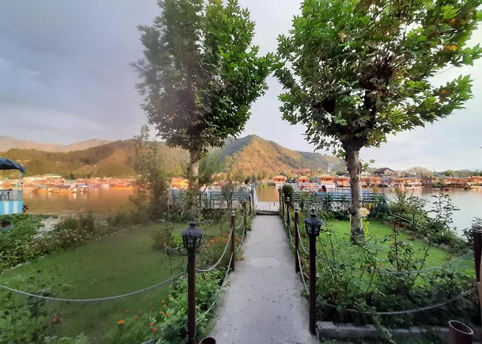 The Badyari Palace Houseboats Srinagar 