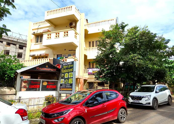 Goroomgo Moon Ct Road Puri