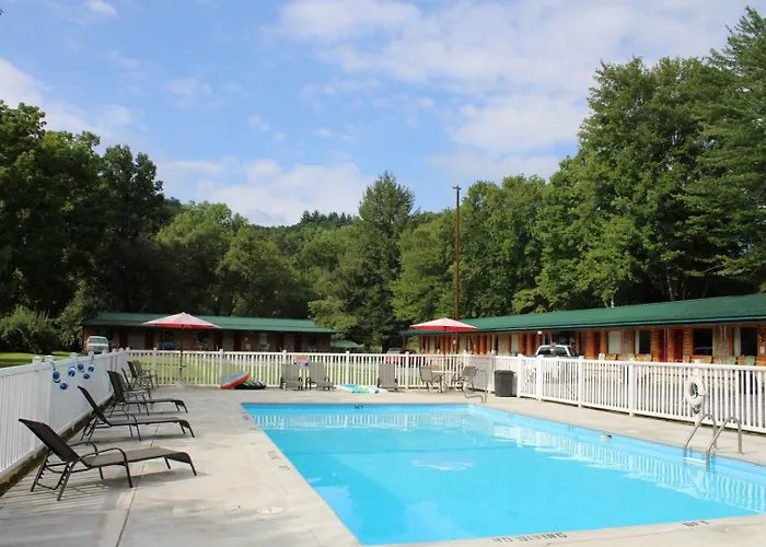 Two Rivers Lodge Bryson City