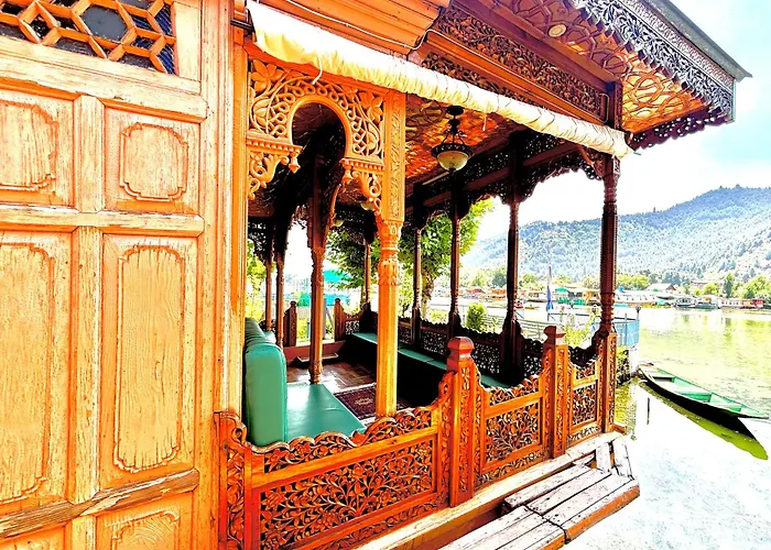 The Badyari Palace Houseboats Srinagar 