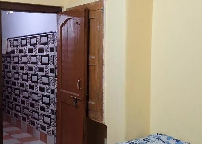 Omm Shri Lodge Puri