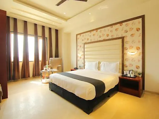 C- Pearls Hotel And Banquet Delhi 