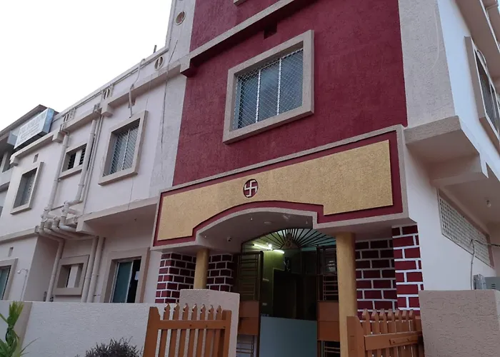 Goroomgo Gokul Anand Bhawan Puri
