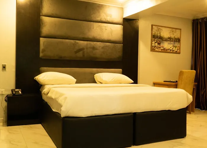 Peemos Hotel Warri