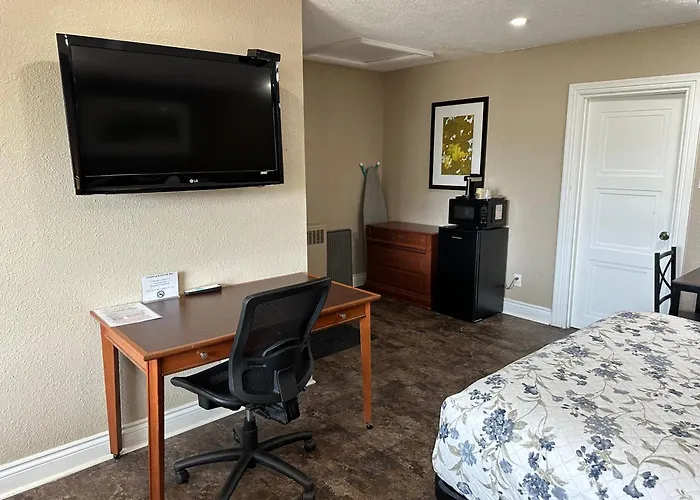 Champlain Motor Inn Pembroke